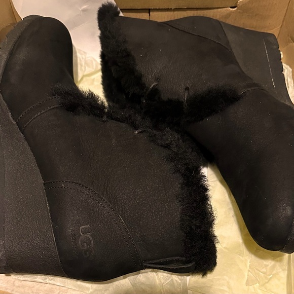 UGG JEOVANA SUEDE WATERPROOF WEDGE ANKLE BOOT SIZE 11 WOMEN - Picture 9 of 16